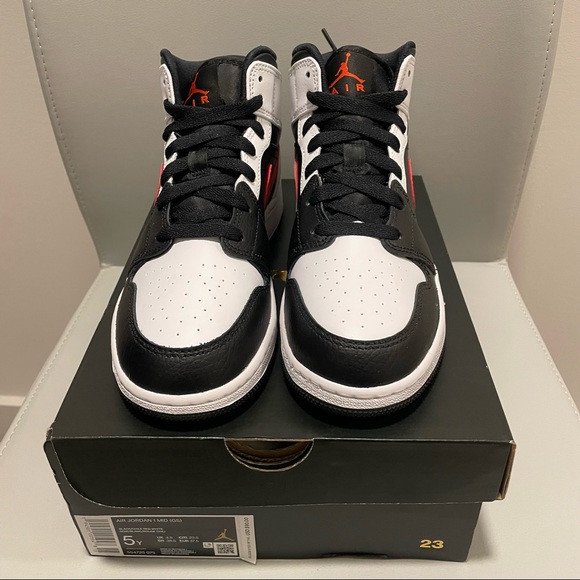 2021 Nike Air Jordan 1 Mid 'Chile Red' Size 5Y or 6.5 Women - Picture 4 of 10